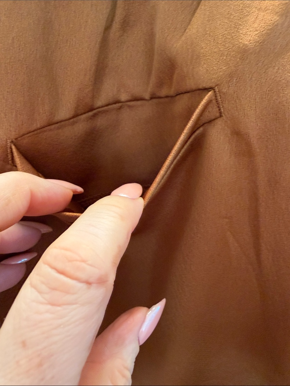 Banana Republic Woman’s Cargo Jogger Pants in Rust - Picture 8 of 8